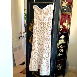 Beautiful BCBG Maxazria dress. Slightly use and n mint condition.